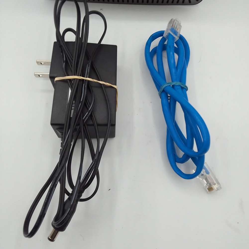 Linksys Black Wireless Router With USB Port - Picture 4 of 5